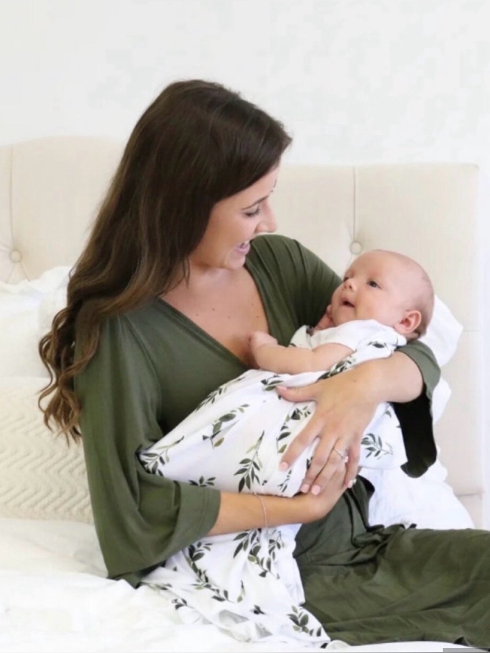 Caden Lane Olive Green V-Neck Maternity/Nursing Robe - Picture 1 of 3